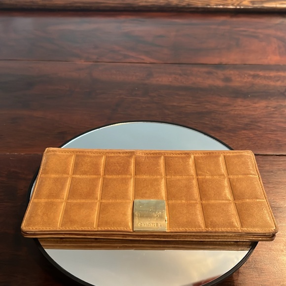 CHANEL Coco Chocolate Bar Caramel Lambskin Long Bi-Fold Wallet - Picture 6 of 14